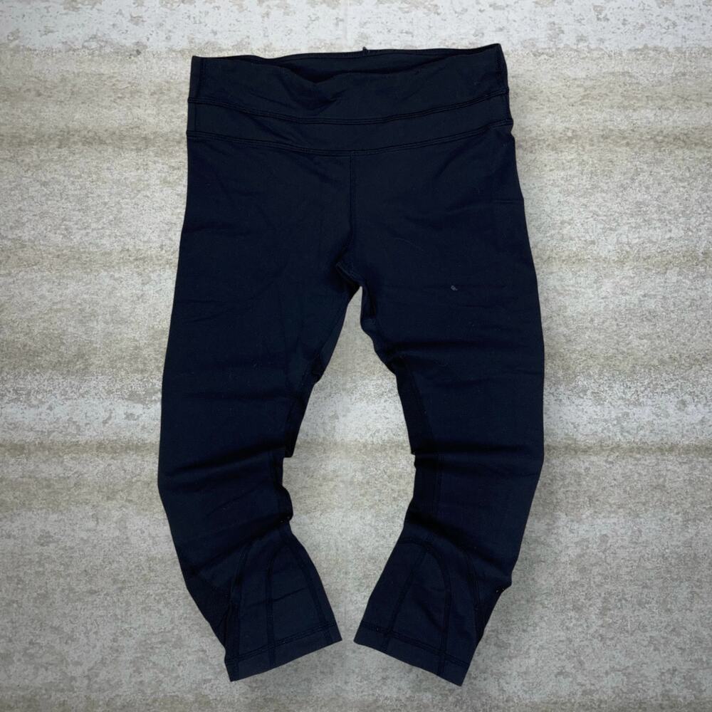Vintage Y2K Lululemon Capri Leggings Size 6 Jet Black Reflective Logo